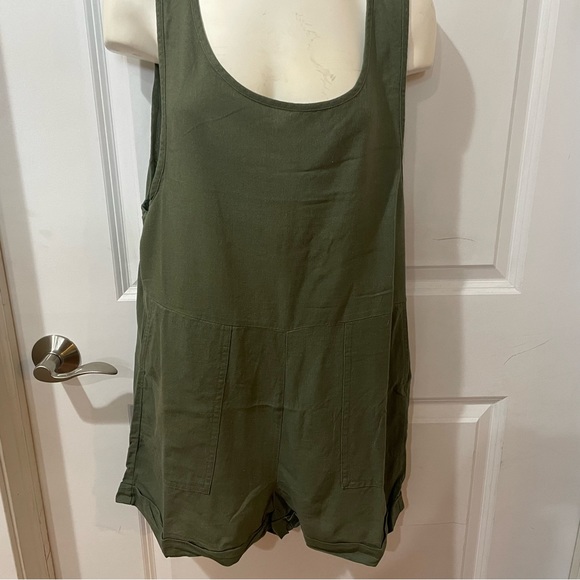 Linen romper with pockets - Picture 3 of 5